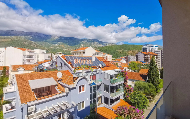 Apartments LORA Zmajeva, 7