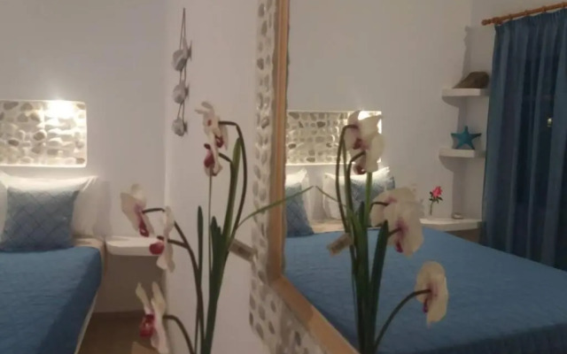 PERIVOLI 4-CHORA(5min away from the center by car)