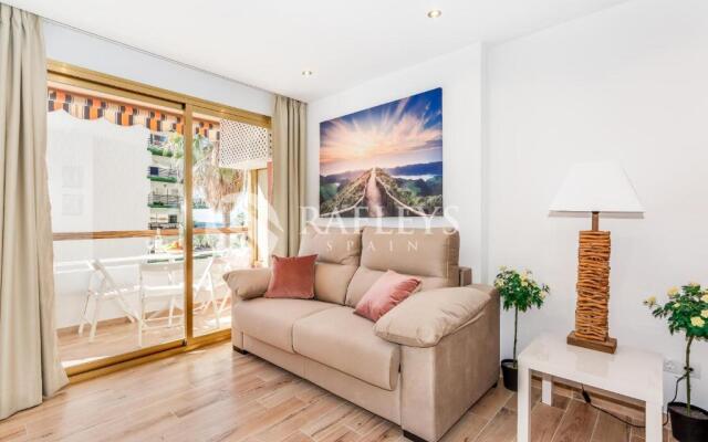 Modern 1 BR apartement in very center of Marbella.