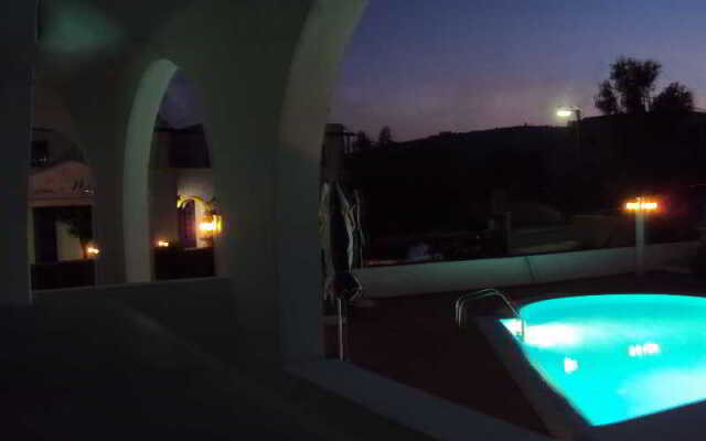 Privee Santorini