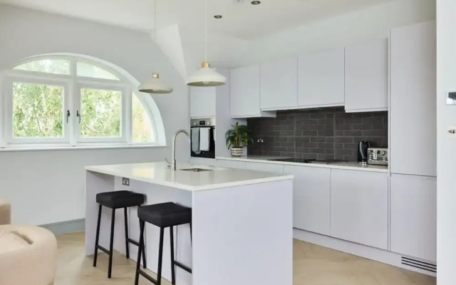 The Putney Sanctum - Beckoning 2bdr Flat With Balcony