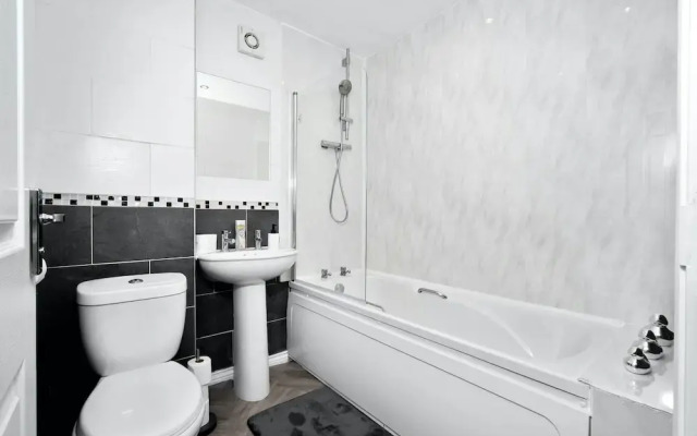Tipton Escape Haven - 3 Bed House