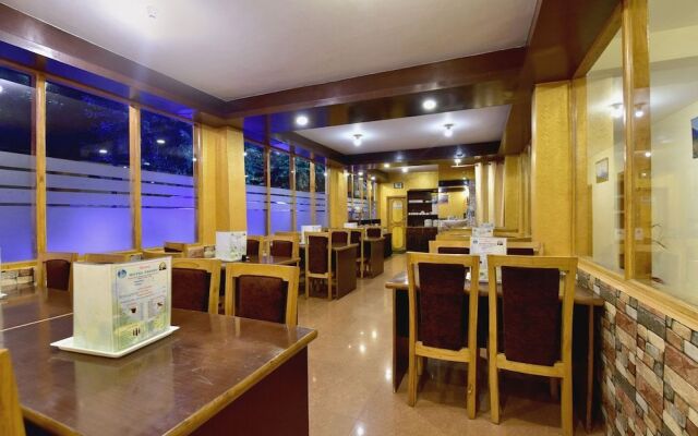 OYO 19498 Hotel Tridev