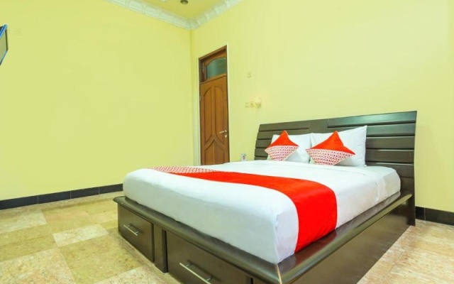 Senaz Guesthouse – Guest Rooms – Mataram