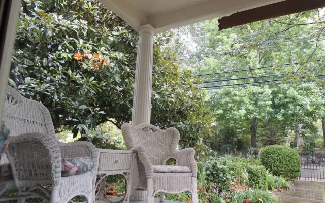 1868 Magnolia House Inn