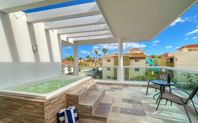 Incredible 3 BR Penthouse w BBQ Jacuzzi