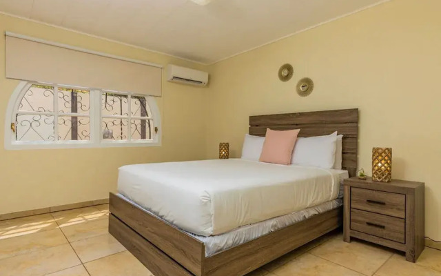 Beautiful 4BR 3BA Villa w Private Pool Jacuzzi