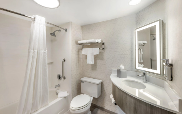 Holiday Inn Express Crestwood by IHG