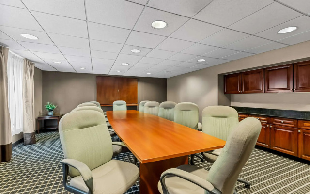 Comfort Inn & Suites Somerset - New Brunswick