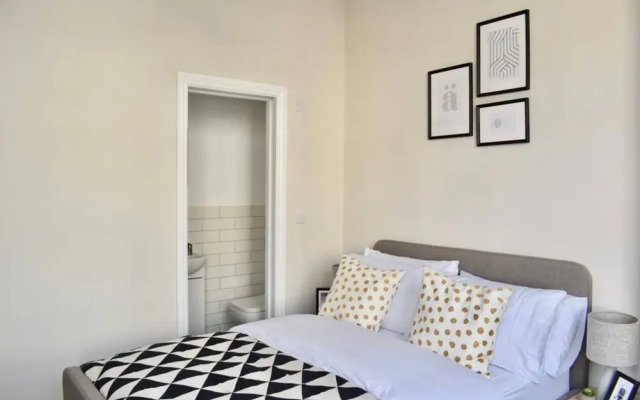 Spacious 4 Bedroom Flat in Central Brighton