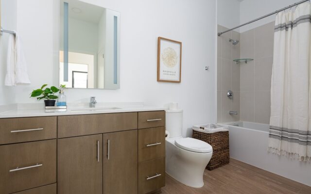 Lllume Posh Gulch View Penthouse Nash.pad 2 Bedroom Condo