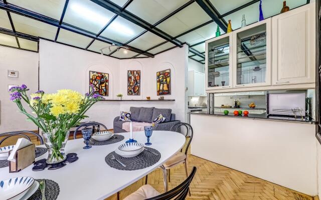 Веста Невский 131