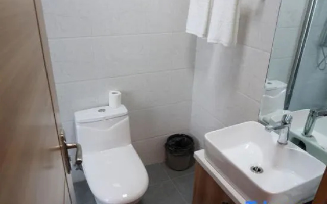Yanzhou Renyue Hotel