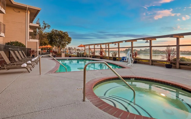 Executive Inn & Suites Embarcadero Cove Oakland Waterfront