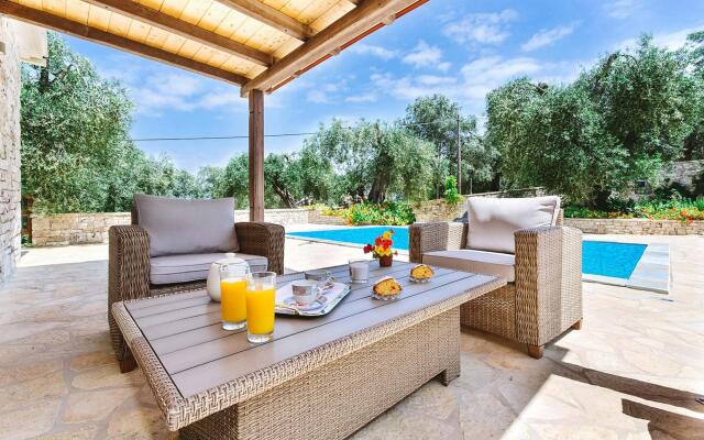 Aristea - 2 BR Villa Surrounded by Olive Groves