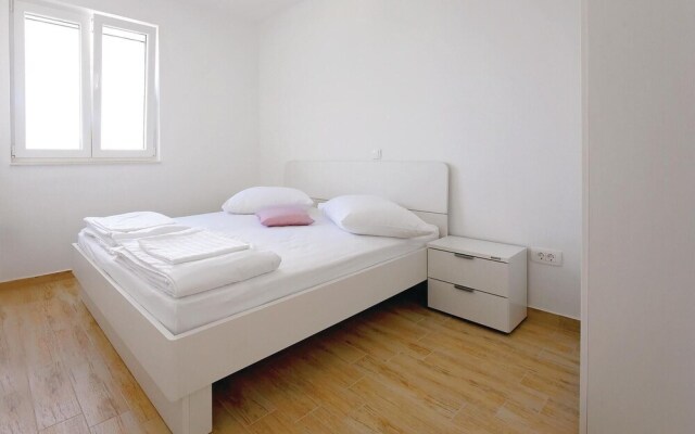 Beautiful Home in Zatoglav With Wifi and 4 Bedrooms