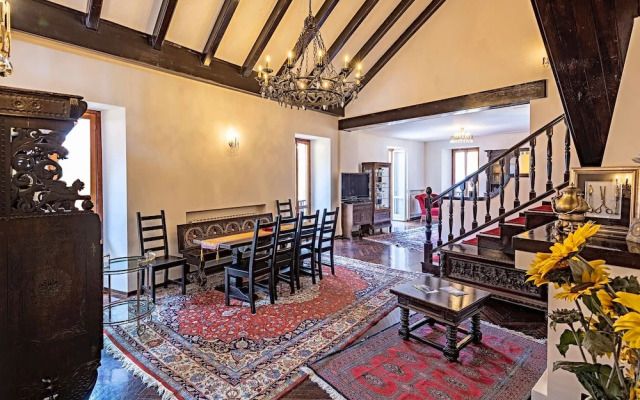 Elegant Central Large House on Lake Como