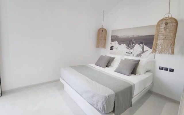 Fira Cave Suites