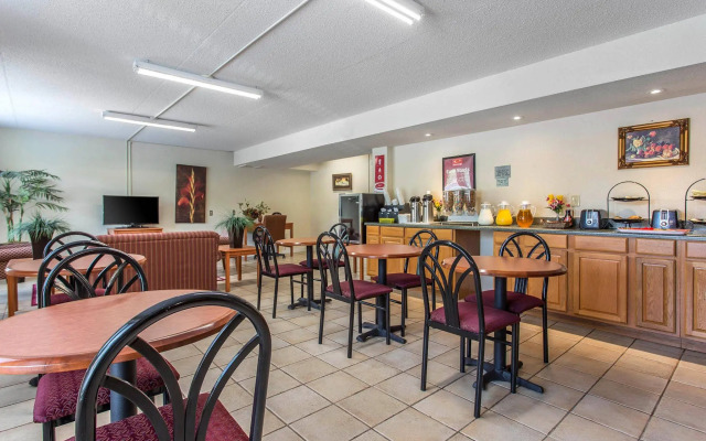 Econo Lodge & Suites Southern Pines - Pinehurst