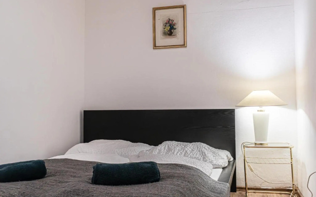 Budget Apartments Well connected to the Whole City