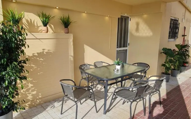 Stylish S&k 'k' Villa 200m From The Beach