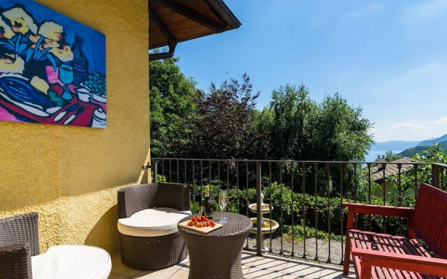 Villa With Private Pool and View of the Lake