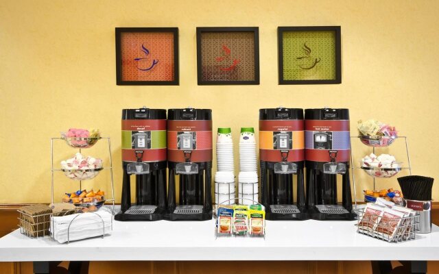 Hampton Inn & Suites Jacksonville Deerwood Park