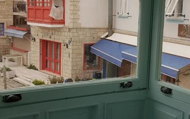 Saki Alaçatı Otel & Meyhane