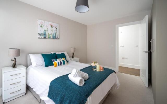 **New** Divine Apartments Slough High Street 2 bed