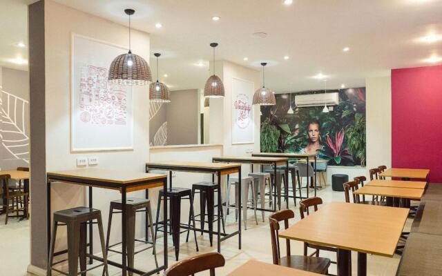 CLH SUITES Copacabana Domingos Ferreira