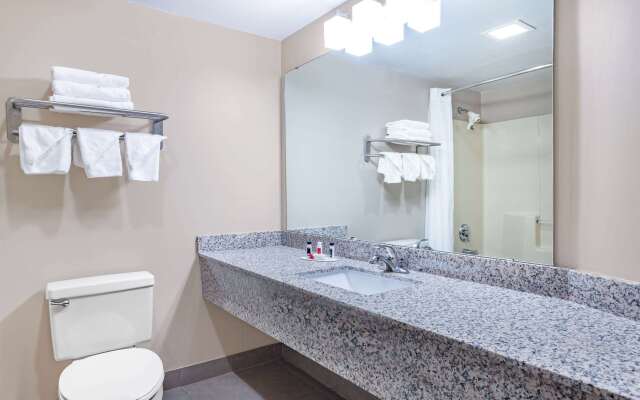 Ramada by Wyndham Hendersonville