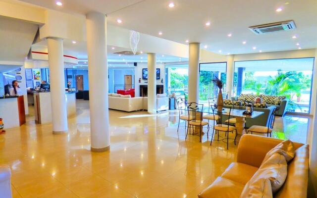 De La Costa Hotel