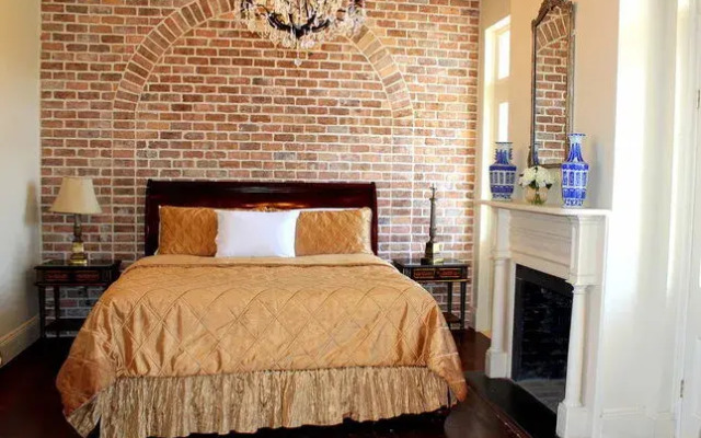 Hosteeva French Quarter Luxury Suites