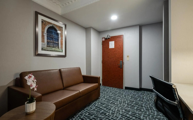 Monte Carlo Inn Toronto West Suites