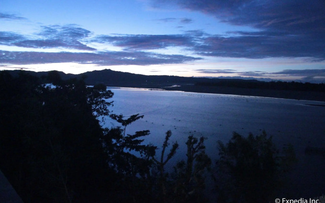 Rivermount Hotel And Resort