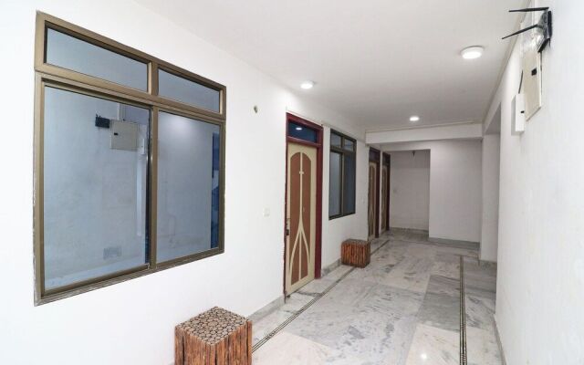 OYO 18587 Alok House