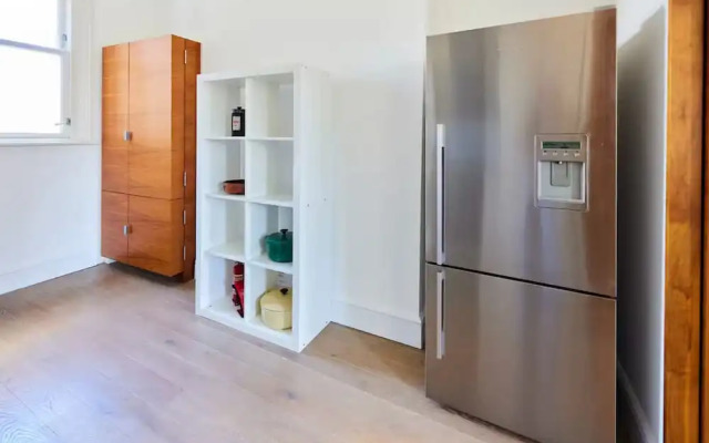 Stylish 3Br Home With Private Patio In Maida Vale