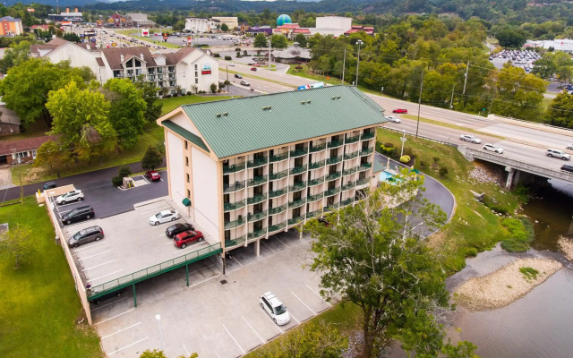 Pigeon River Inn