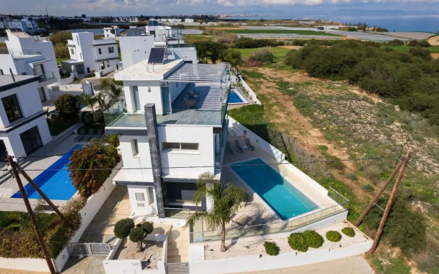 Seaside Luxury Villa