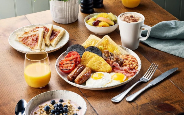 Premier Inn London Gatwick Airport A23 - Image 5