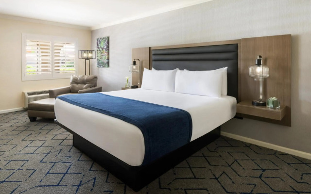 Scottsdale Plaza Resort