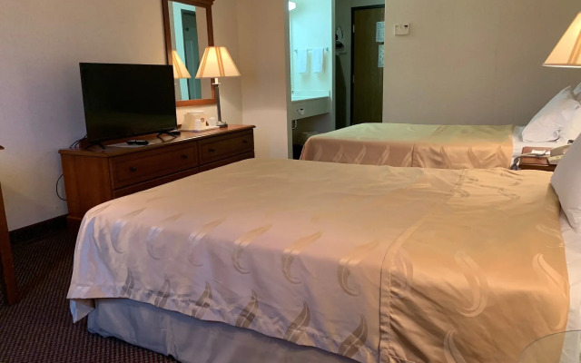 Lomira Inn and Suites