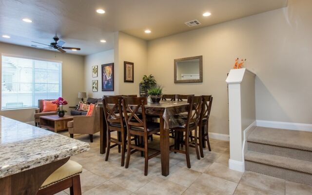 Desert Sunstone 3 Bedroom Apts