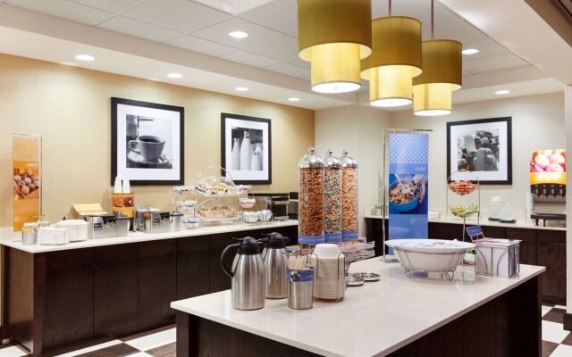 Hampton Inn & Suites Camp Springs/Andrews AFB