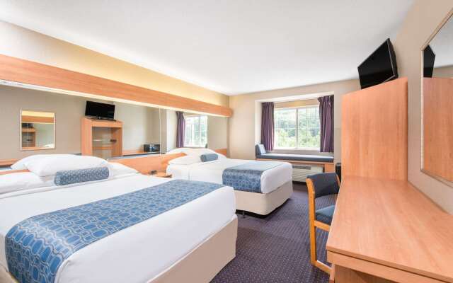 Microtel Inn & Suites by Wyndham Hazelton/Bruceton Mills