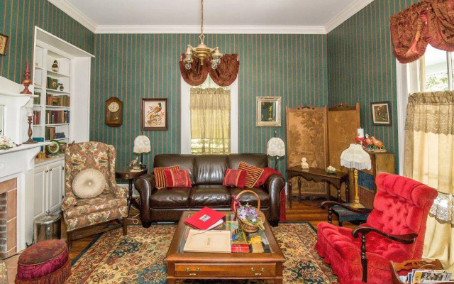 Holly House of Hamilton