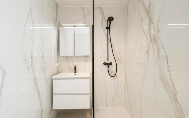 The Waves-Luxurious 3bedroom app w big terrace & garage