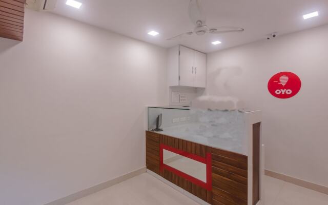 OYO 10217 Hotel Golden Palms