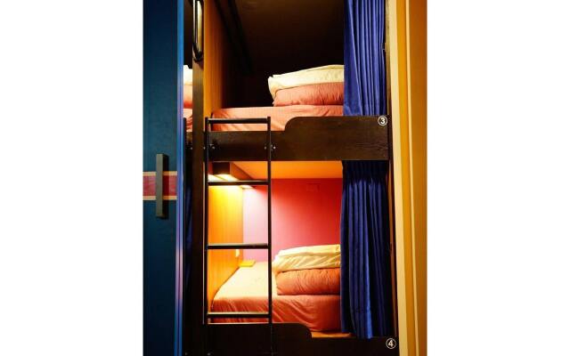 Aires Hostel