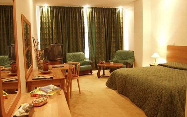 Queen Vera Hotel